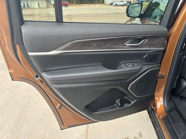 New 2026 Copper Shino Metallic Clear-Coat Exterior Paint Jeep Limited image 12