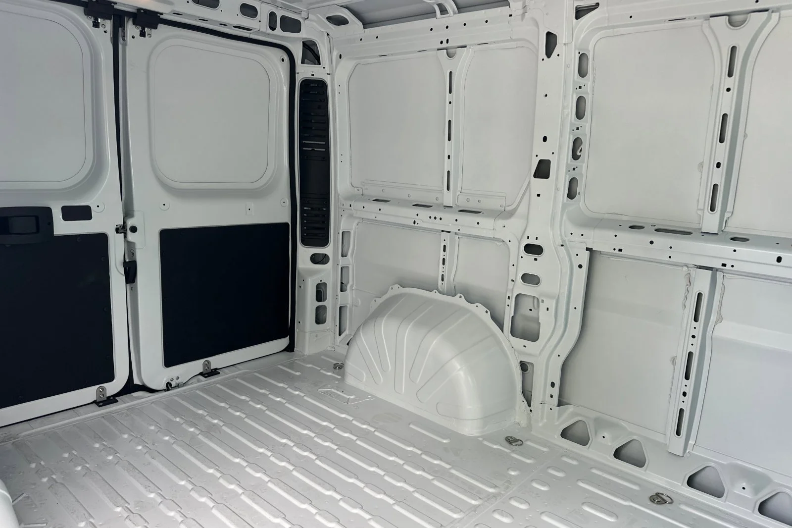 New 2026 Bright White Clear-Coat Exterior Paint RAM Tradesman image 14