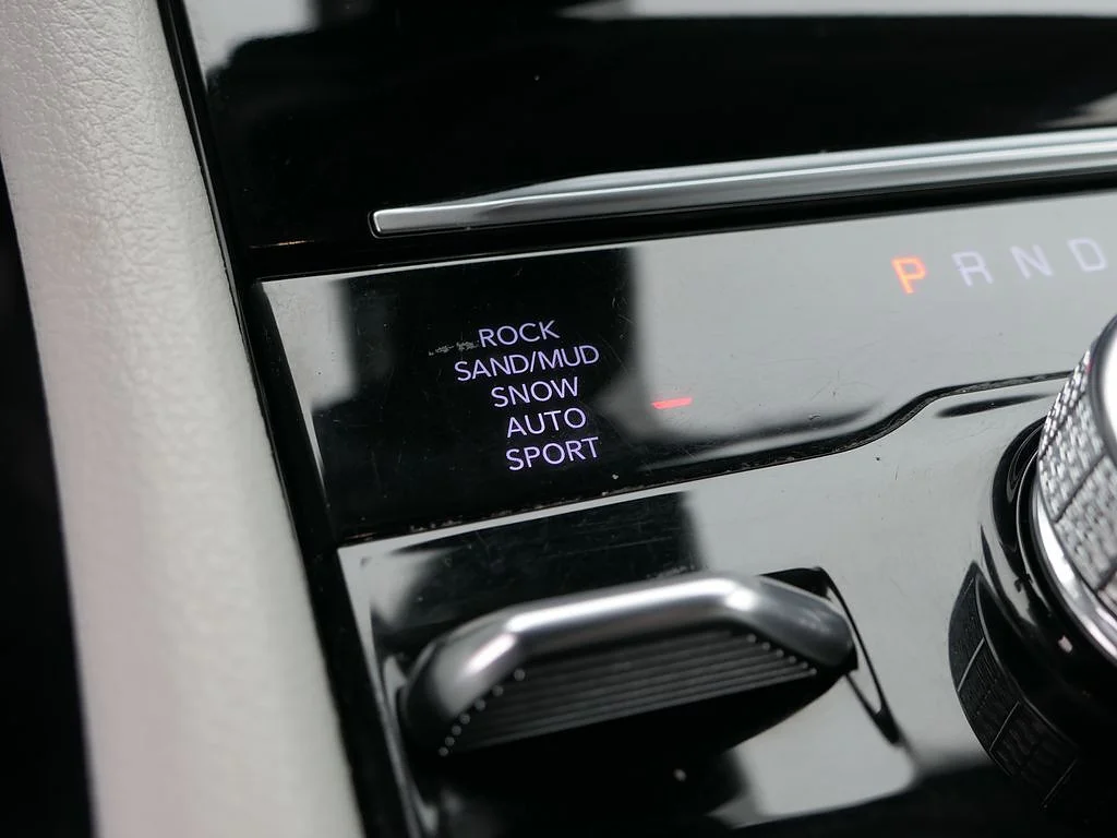 Used 2023 Diamond Black Crystal Pearl Coat Jeep Summit image 19