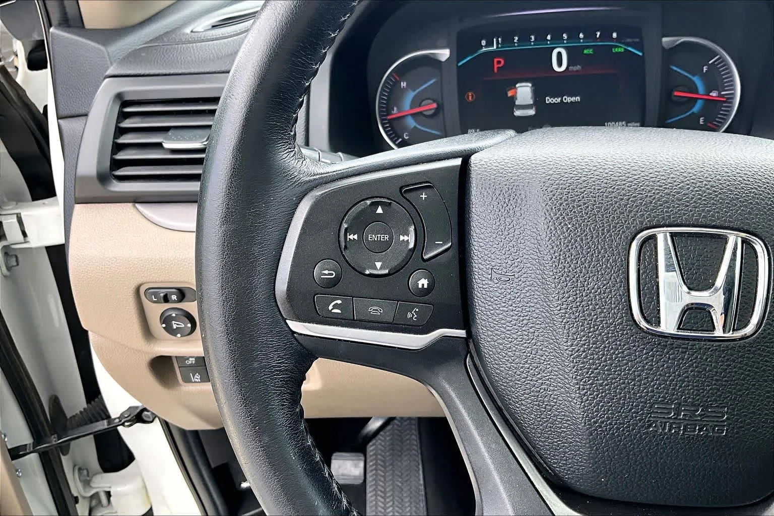 Used 2020 Platinum White Pearl Honda EX-L image 23