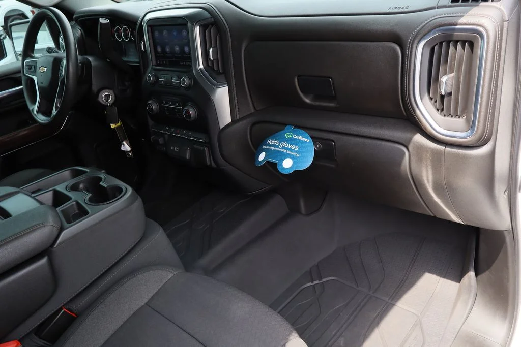 Used 2022 White Chevrolet LT image 28