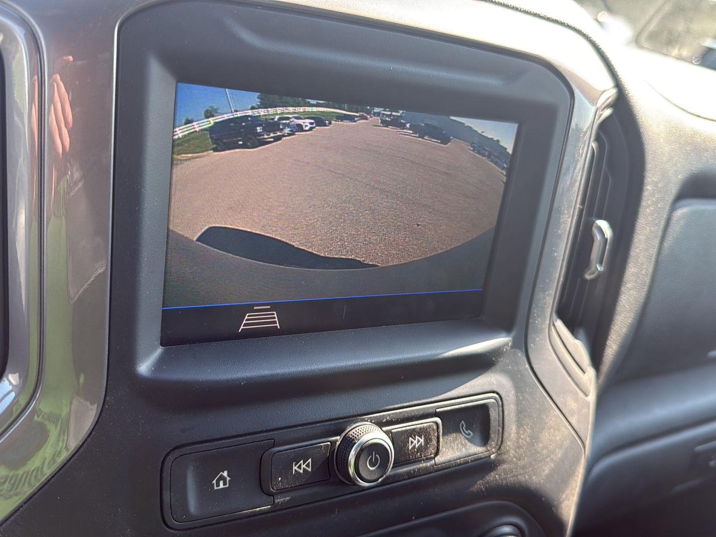 Used 2020 Silver Ice Metallic Chevrolet Custom image 12