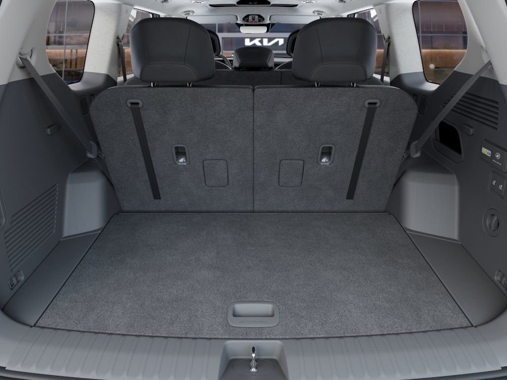 New 2026 Ivory Silver Kia Wind AWD image 19