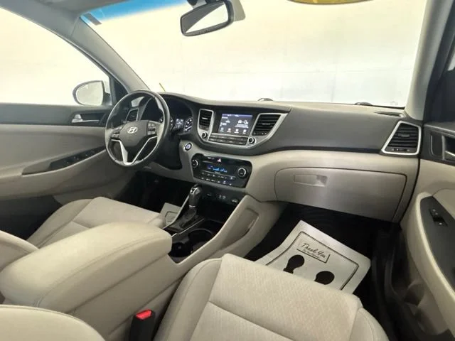Used 2018 White Hyundai Value image 26