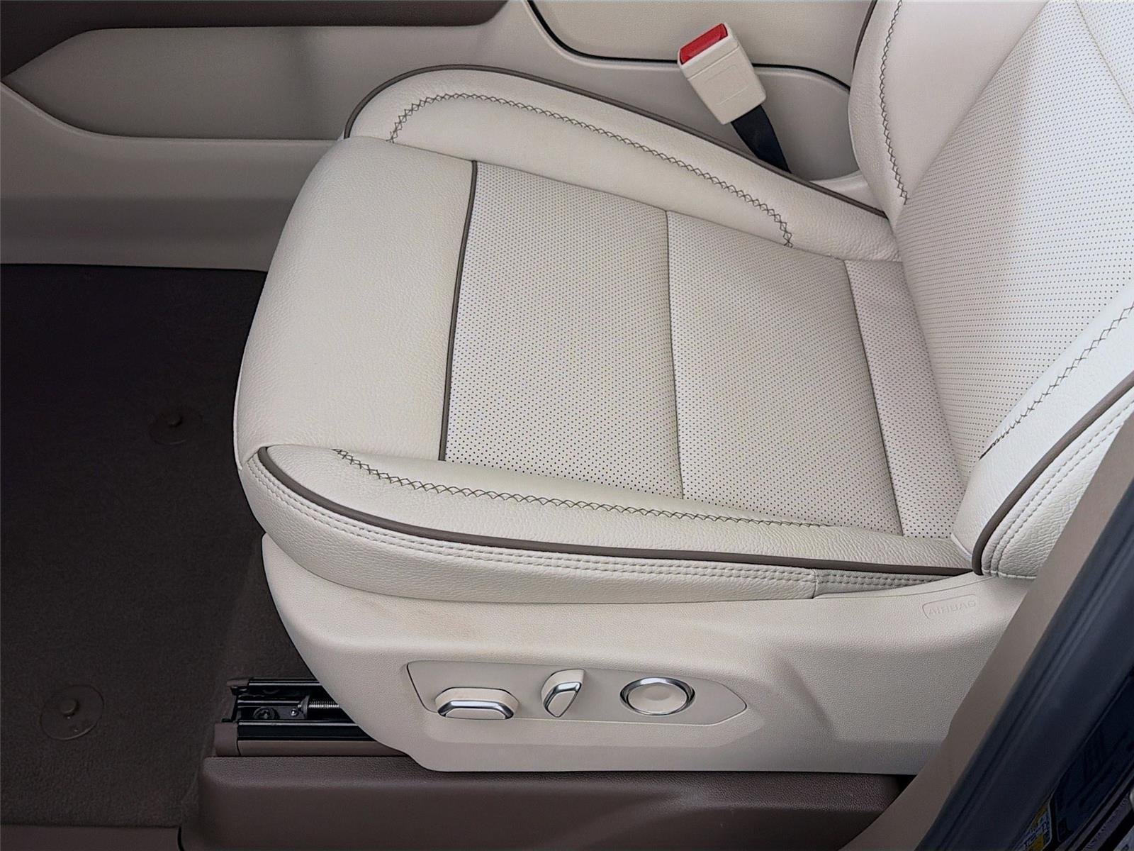 2026 GMC Yukon XL Denali - Photo 15
