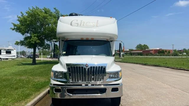 Used 2016 White INTERNATIONAL Ghost 36DS image 2