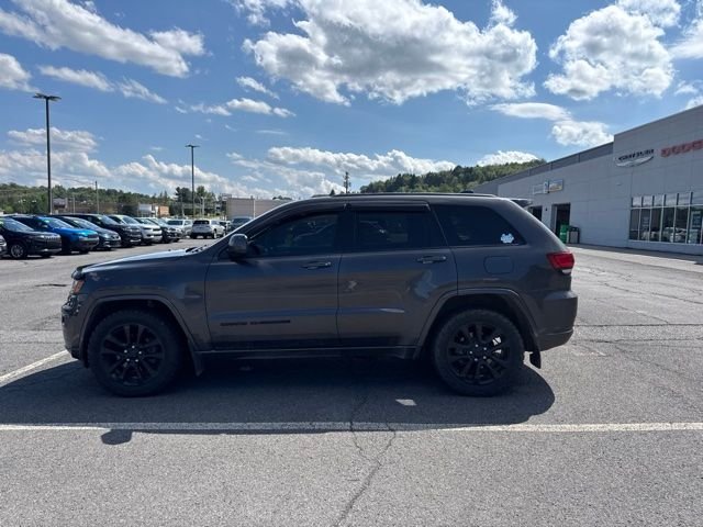 Used 2019 Gray Jeep Altitude image 3