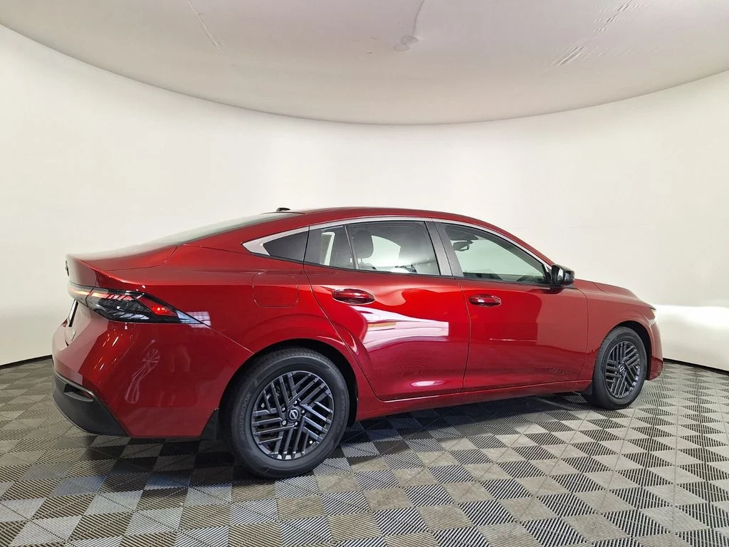 Used 2026 Scarlet Nissan SV image 5