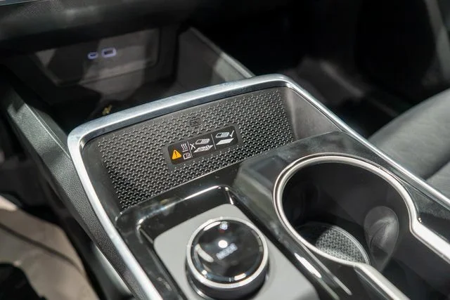 New 2027 Mosaic Black Metallic Chevrolet LT image 23