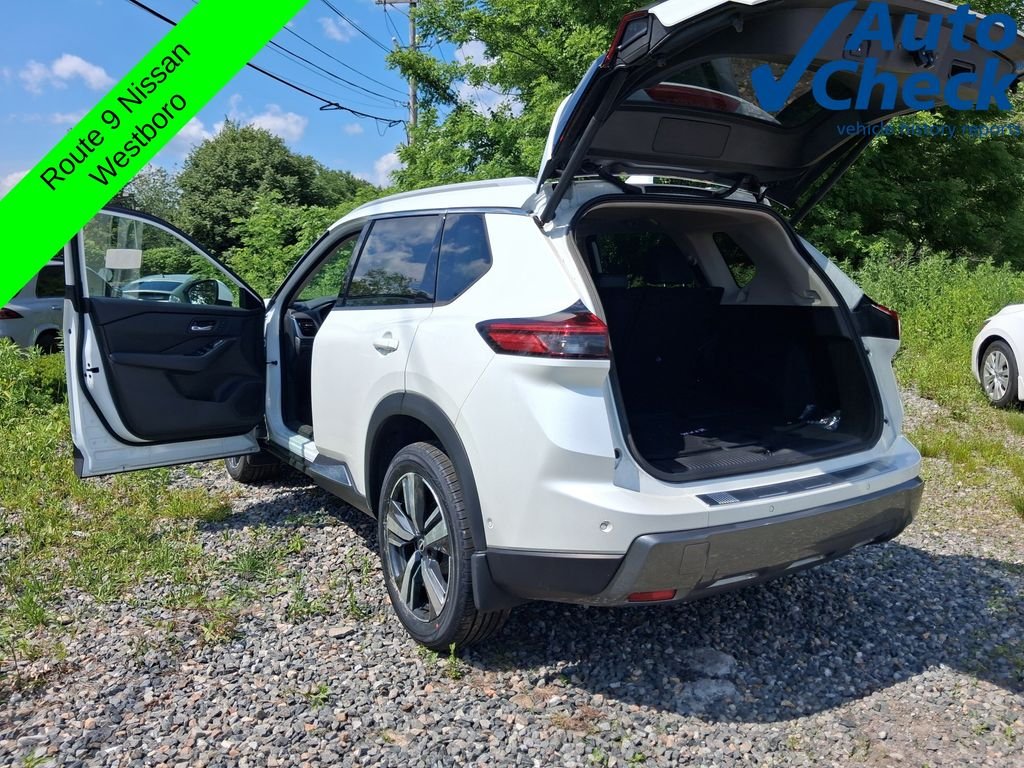 Used 2024 White Nissan SL image 7