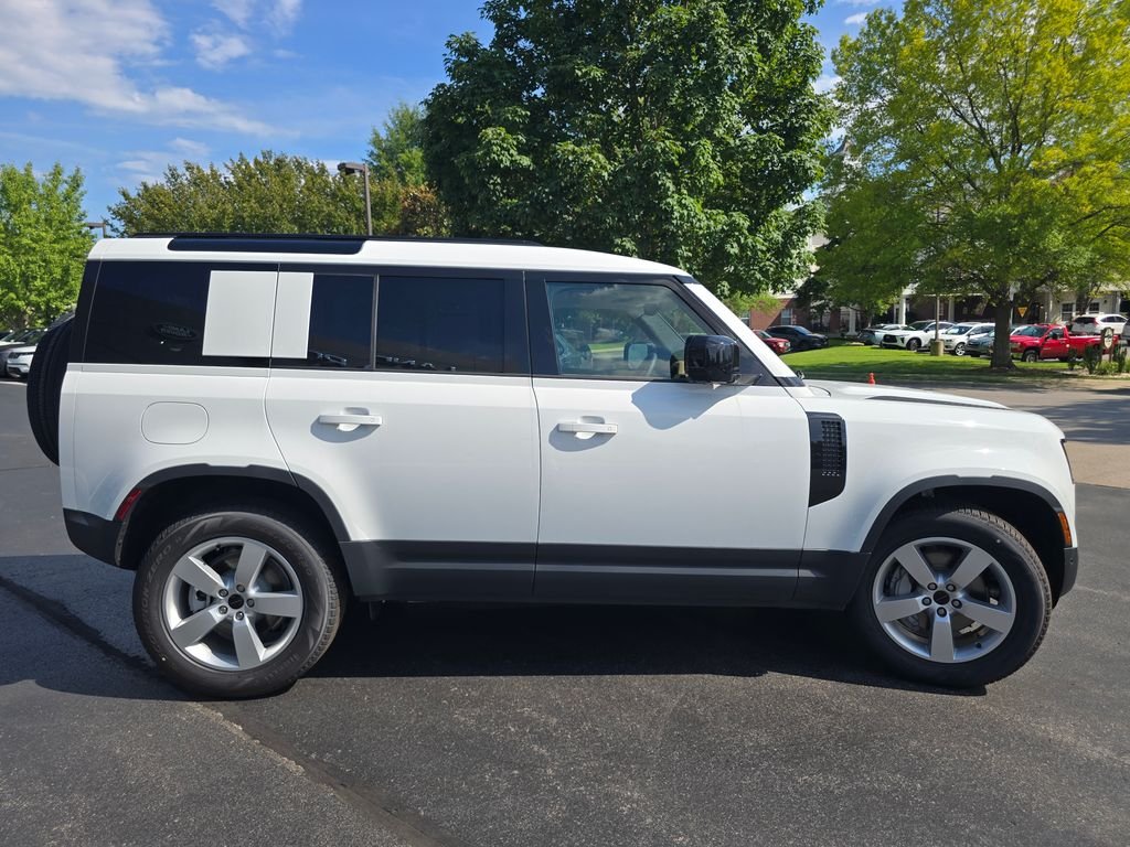 New 2026 Fuji White Land Rover S image 7