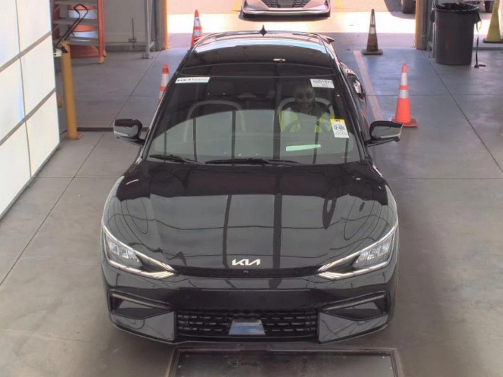 Used 2023 Black Kia X-Line image 3