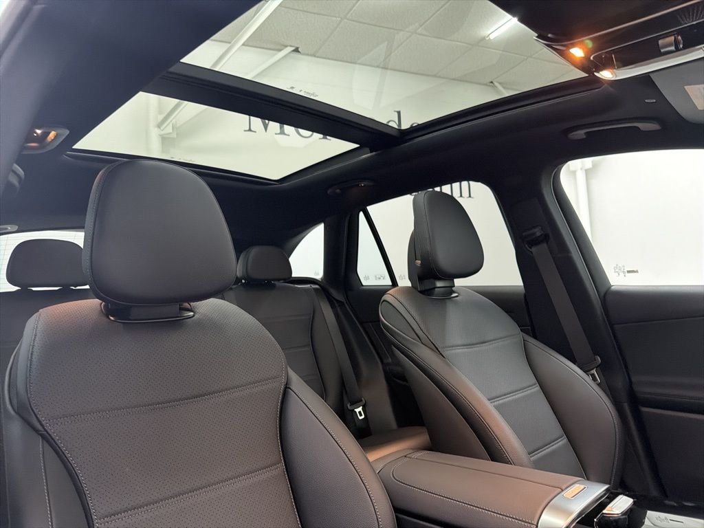 Used 2026 White Mercedes-Benz GLC 300 image 29