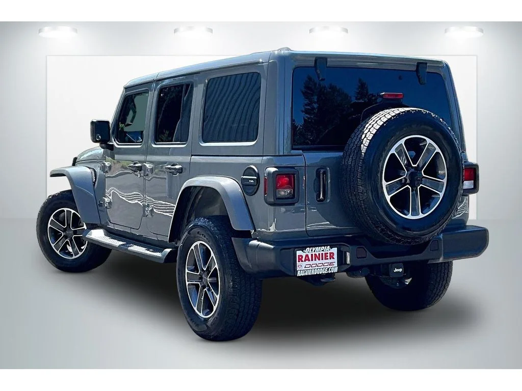 Used 2023 Grey Jeep Sahara image 11
