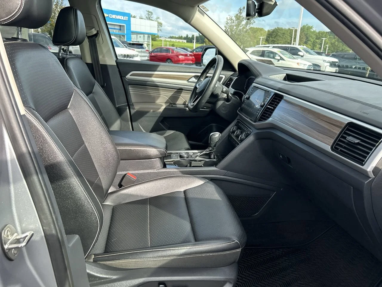 Used 2022 Gray Volkswagen 2.0T SEL image 13
