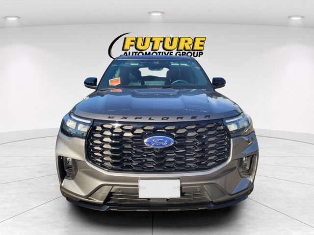 Used 2025 Gray Ford ST-Line image 2