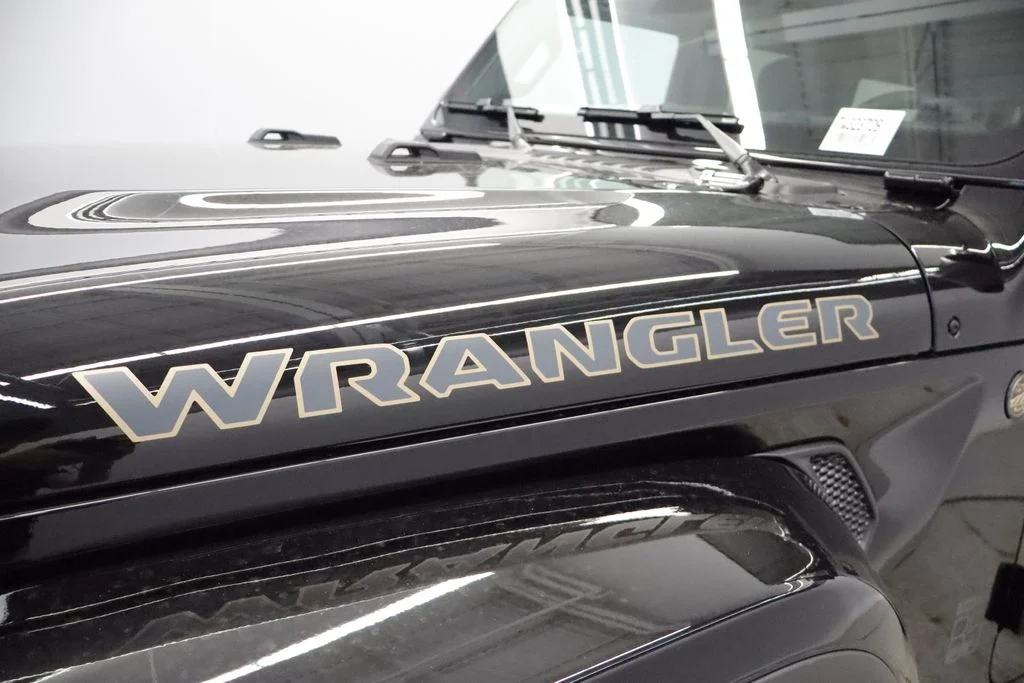 New 2026 Black Clear-Coat Exterior Paint Jeep 85th Anniversary Edition image 4