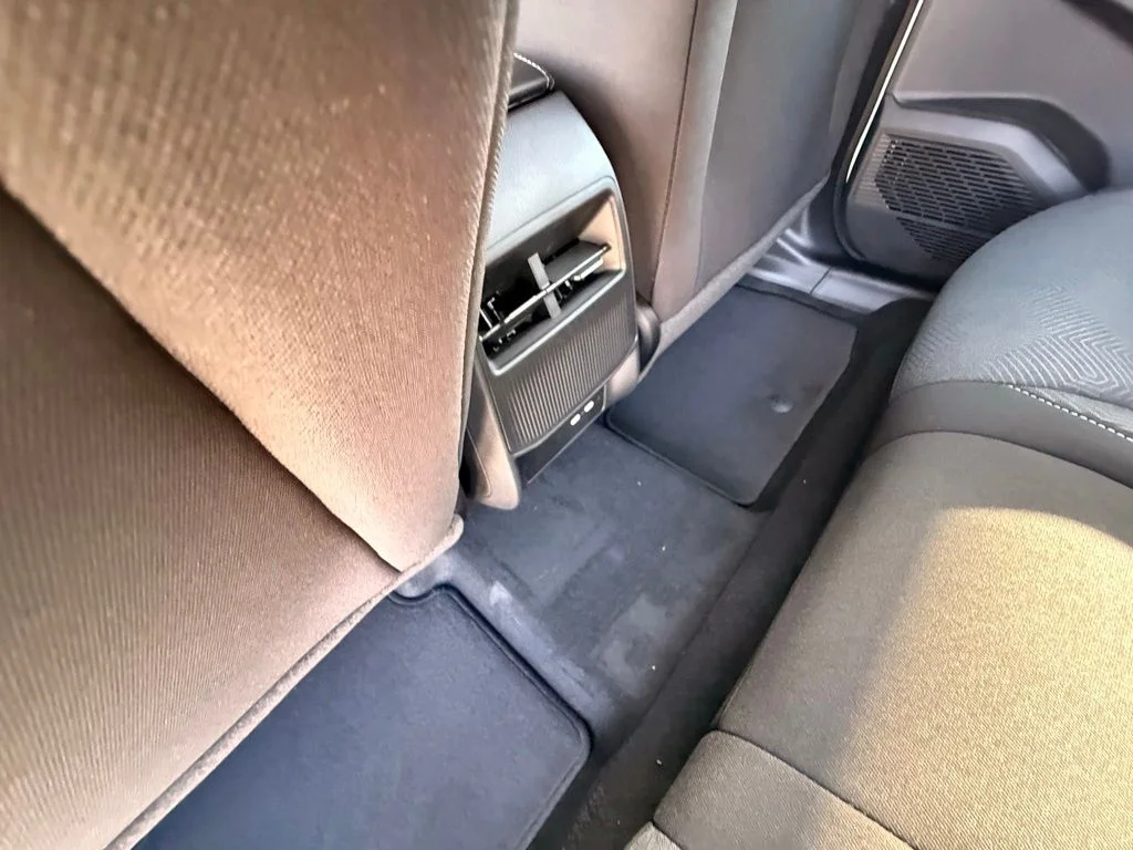 New 2026 Bright White Clear-Coat Exterior Paint Jeep Laredo image 27