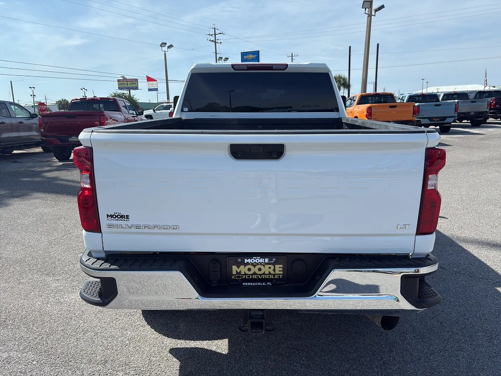 Used 2025 Summit White Chevrolet  image 7