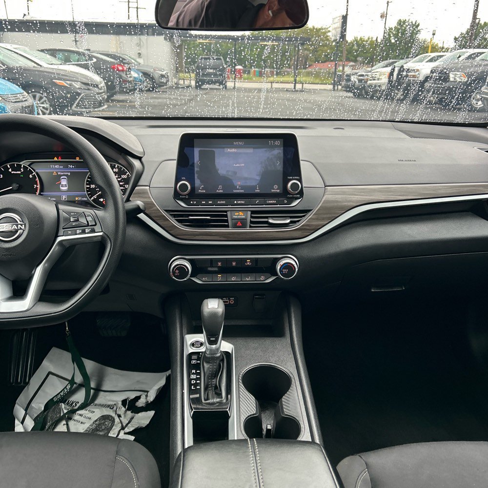 Used 2025 Super Black Nissan 2.5 SV image 7