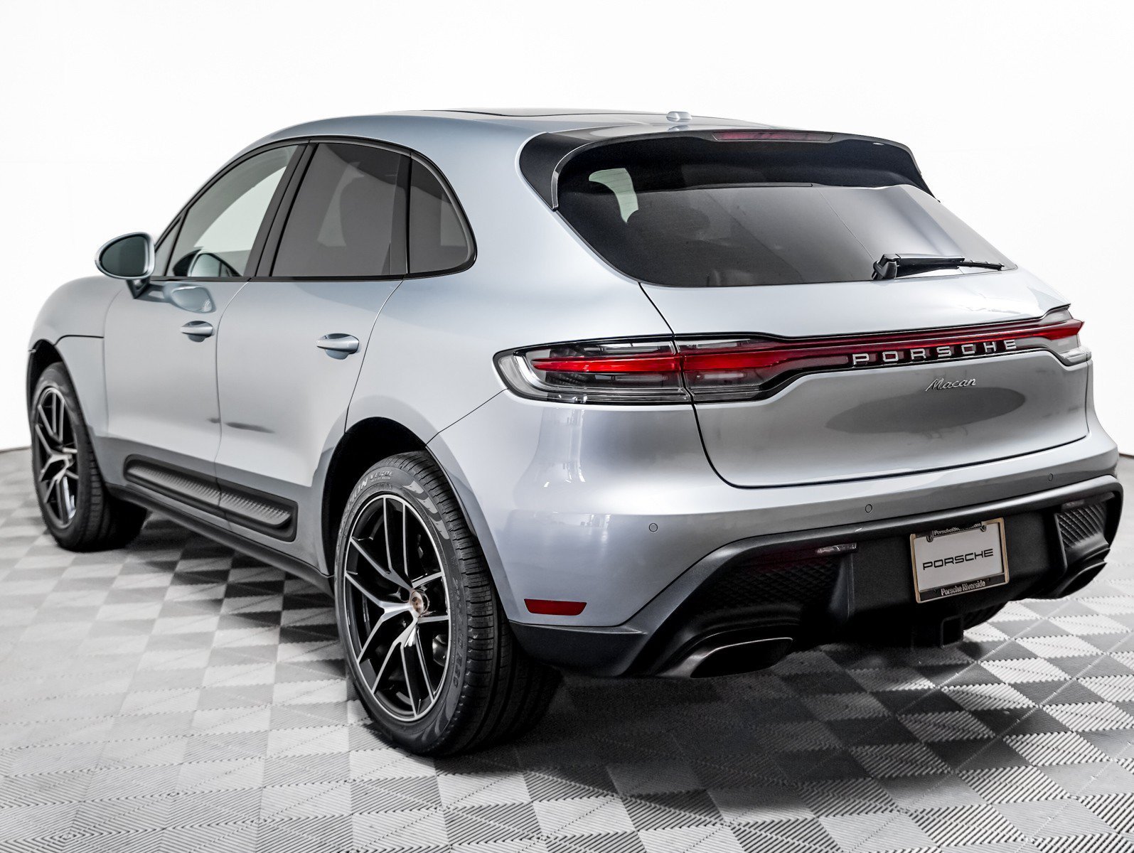 Certified Used 2022 DOLOMITE SILVER Porsche  image 3