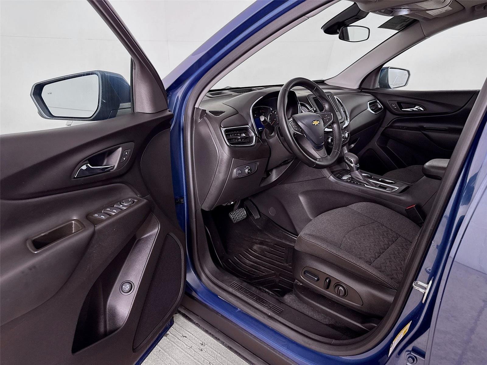 Used 2024 Lakeshore Blue Metallic Chevrolet LT image 3