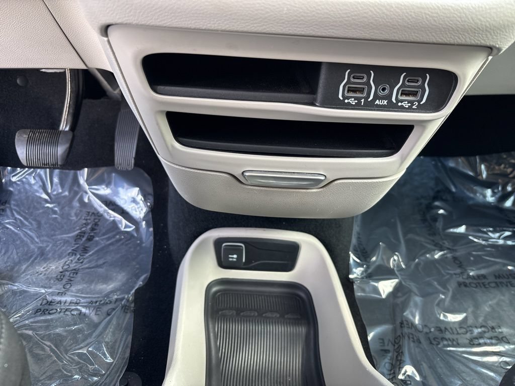 2024 Chrysler Voyager LX - Photo 27
