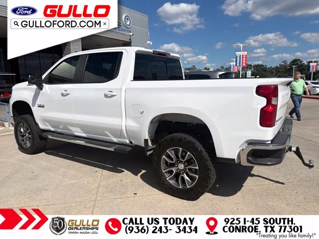 Used 2025 Summit White Chevrolet LT image 4