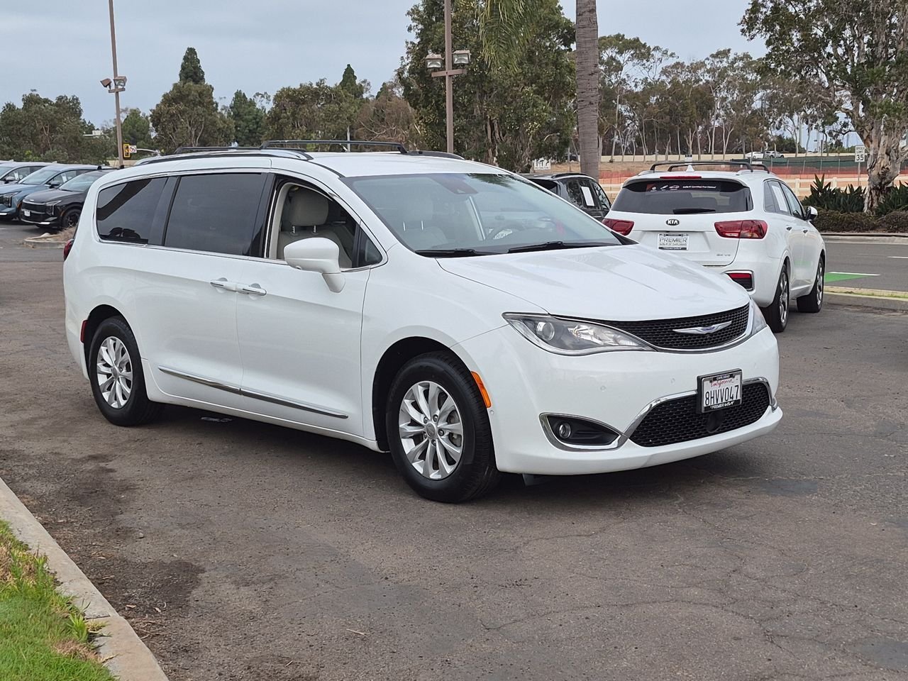 2019 Chrysler Pacifica Touring L's photo