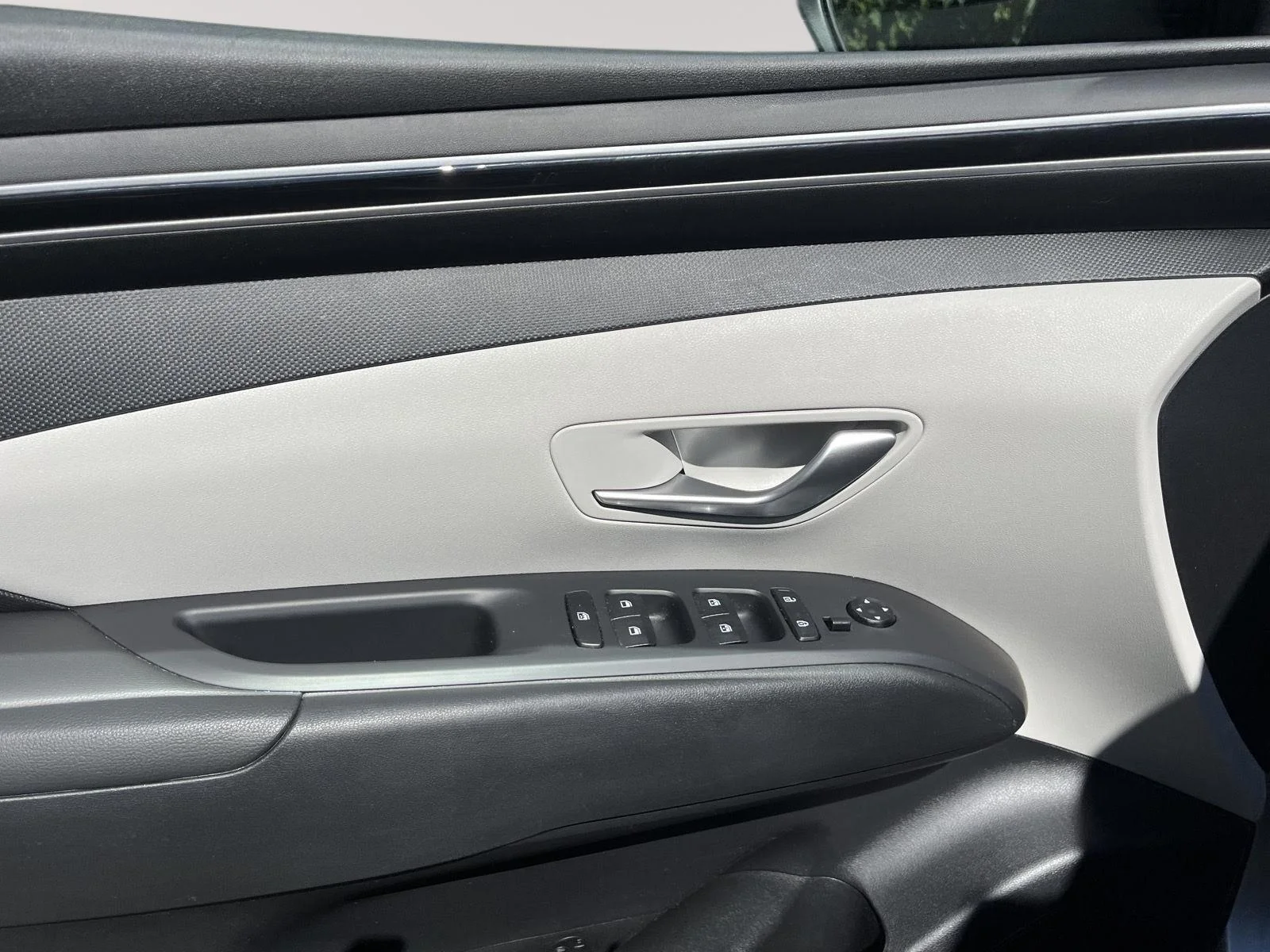 Used 2024 Shimmering Silver Hyundai SEL image 19