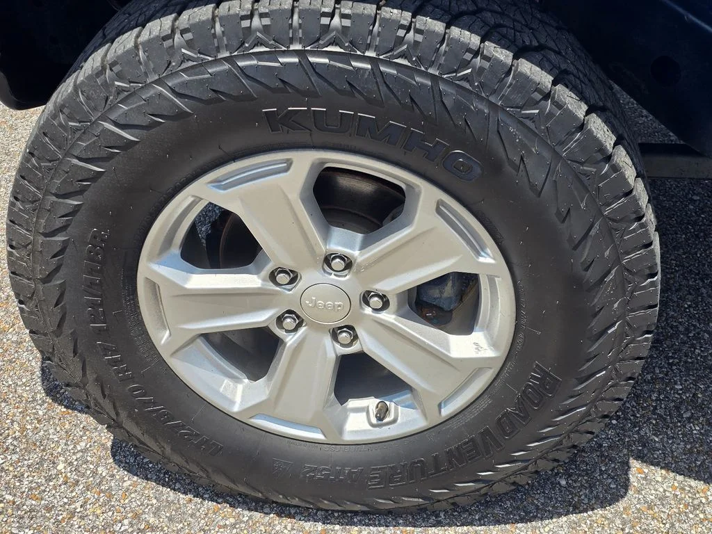 Used 2017 Blue Jeep Unlimited Sahara image 11