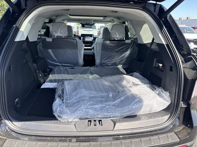 New 2026 Agate Black Metallic Ford Platinum™ image 4