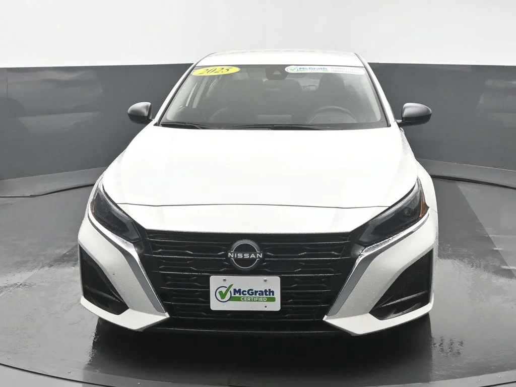 Used 2025 White Nissan 2.5 SV image 6