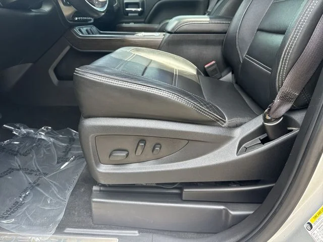 Used 2017 Silver GMC Denali image 29
