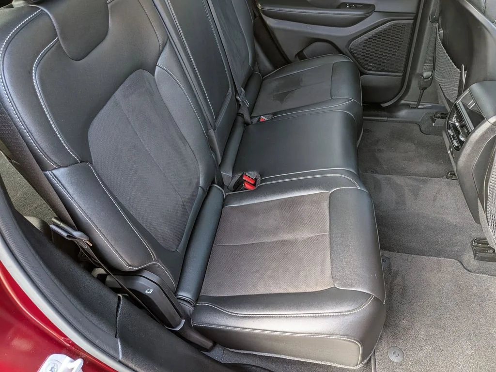 Used 2023 Red Jeep Altitude X image 25