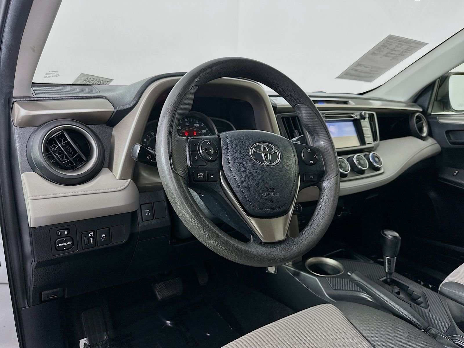 Used 2014 Classic Silver Metallic Toyota LE image 8
