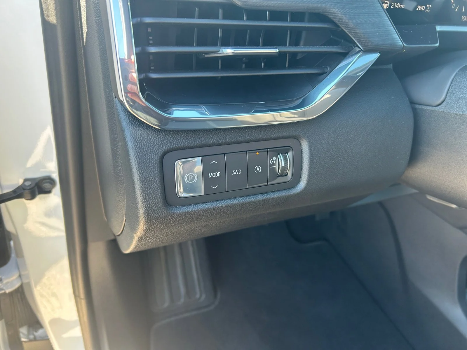 New 2026 Summit White GMC Elevation AWD image 16