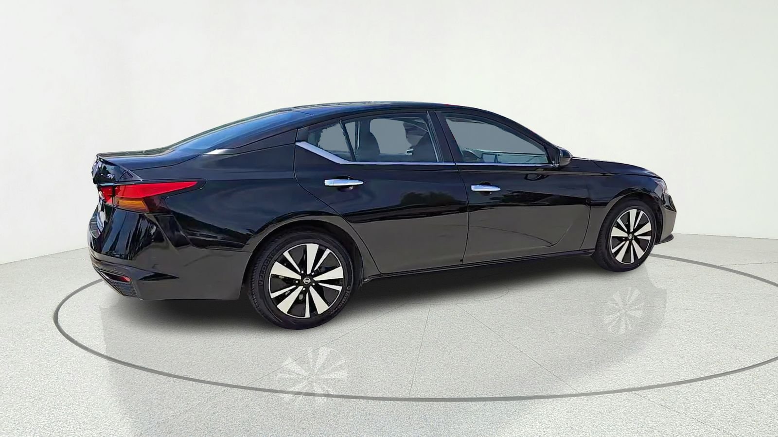 Used 2022 Black Nissan 2.5 SV image 24