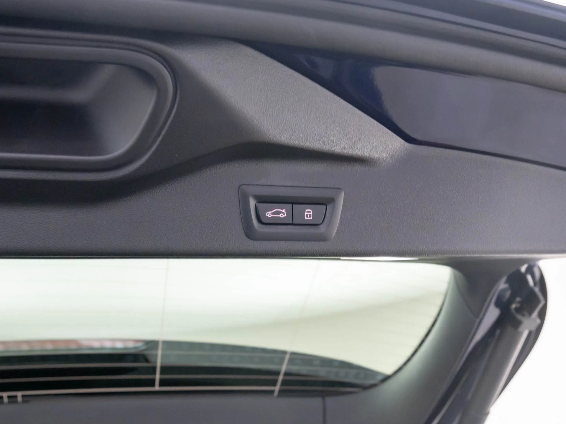 Used 2026 Blue BMW M60i image 32