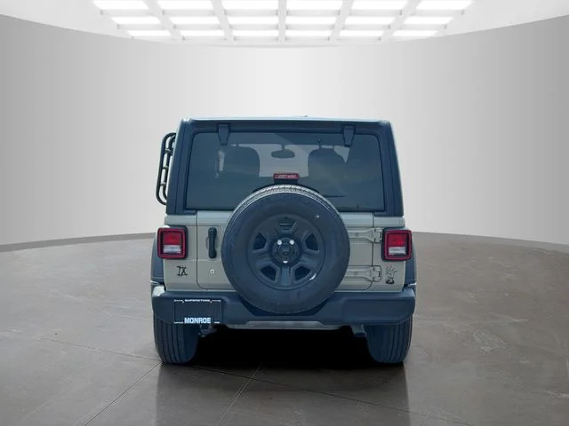 Certified Used 2022  Jeep Sport image 6