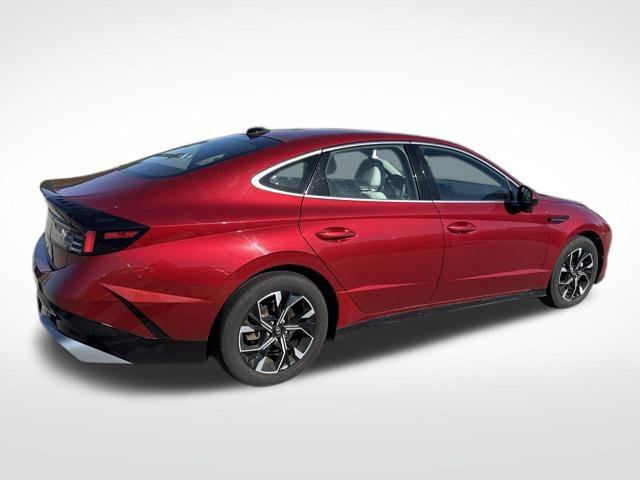 Used 2024 Red Hyundai SEL image 5