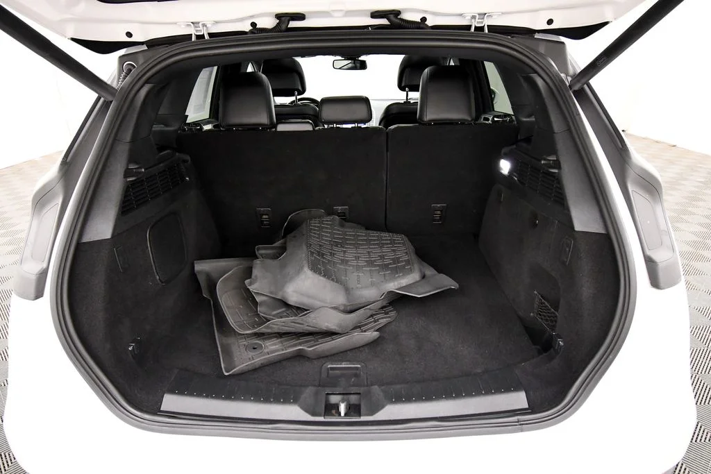 Used 2019 White Lincoln Reserve image 7