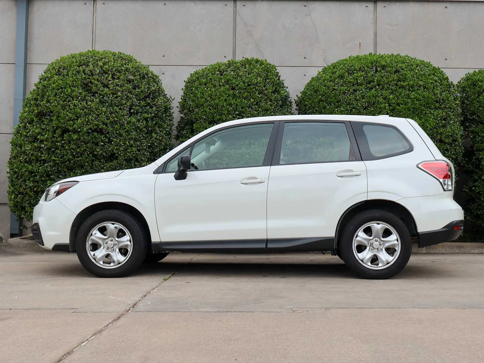 Used 2017 Crystal White Pearl Subaru  image 5