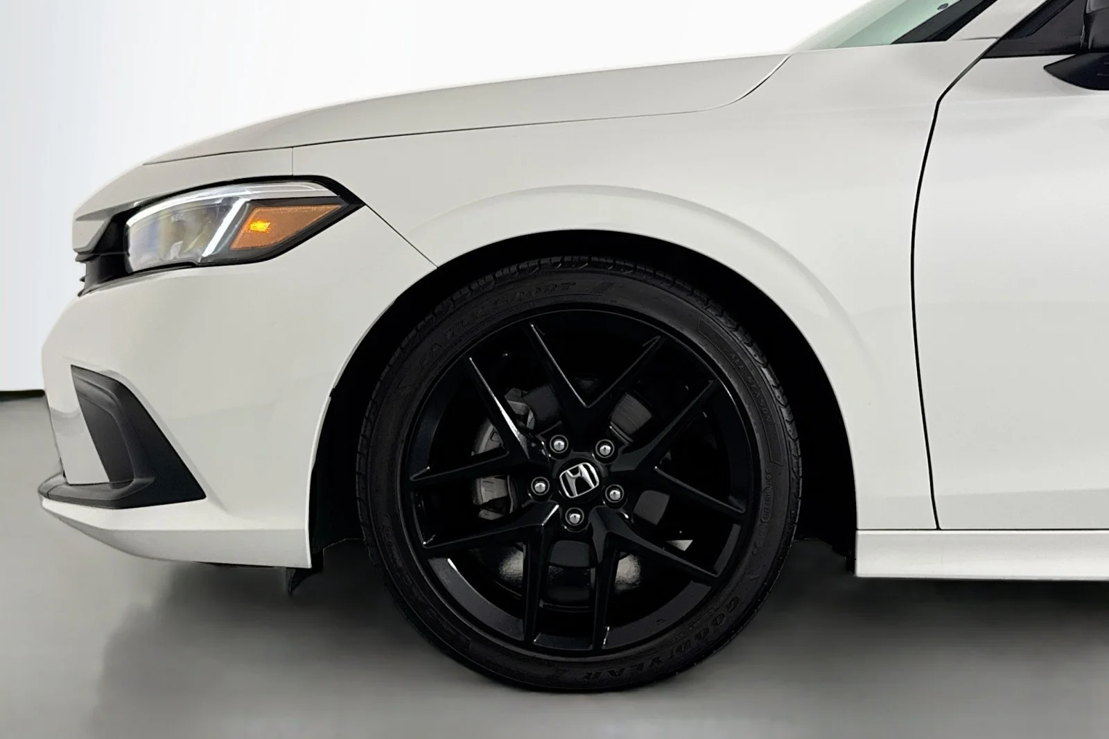 Used 2024 Platinum White Pearl Honda Sport image 10