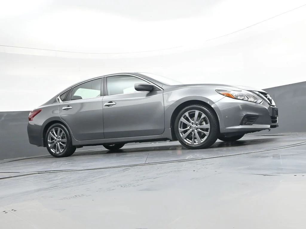 Used 2018 Gray Nissan 2.5 SR image 33