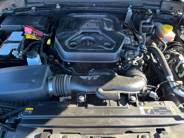 Used 2022 Black Jeep Sahara 4x4 image 27