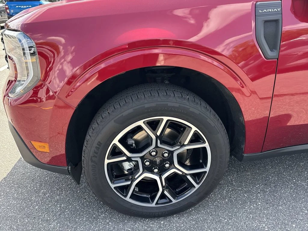Used 2025 Red Ford Lariat image 18