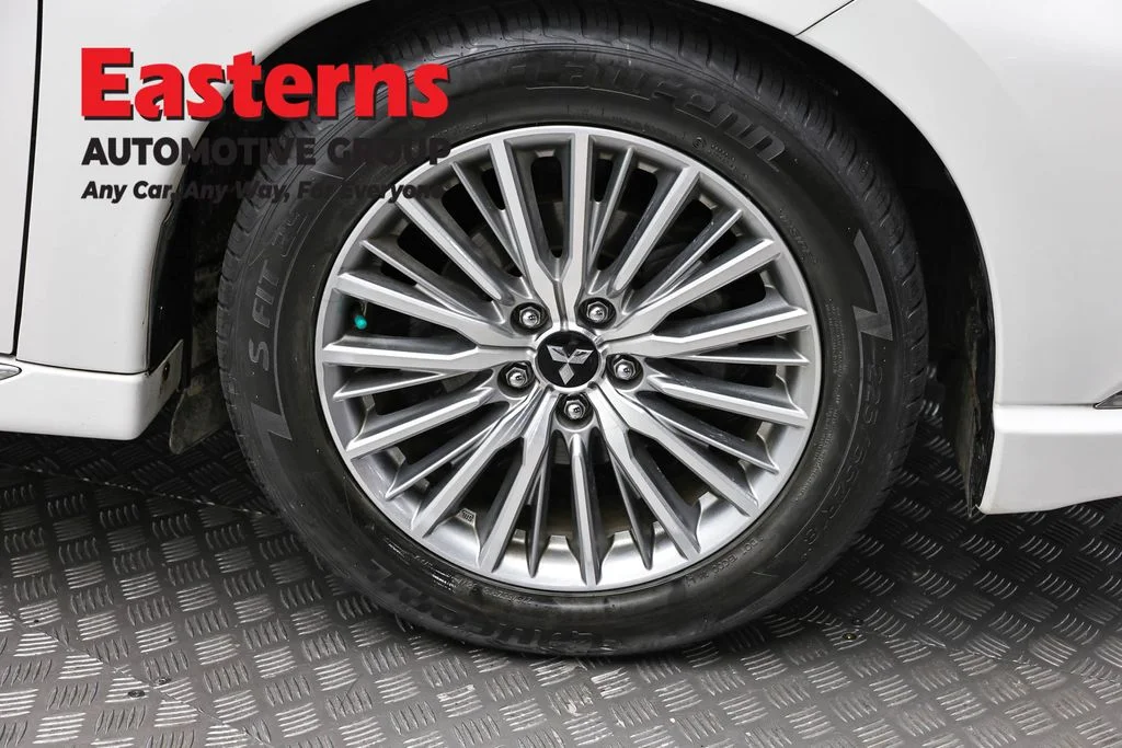 Used 2020 White Mitsubishi SEL image 30
