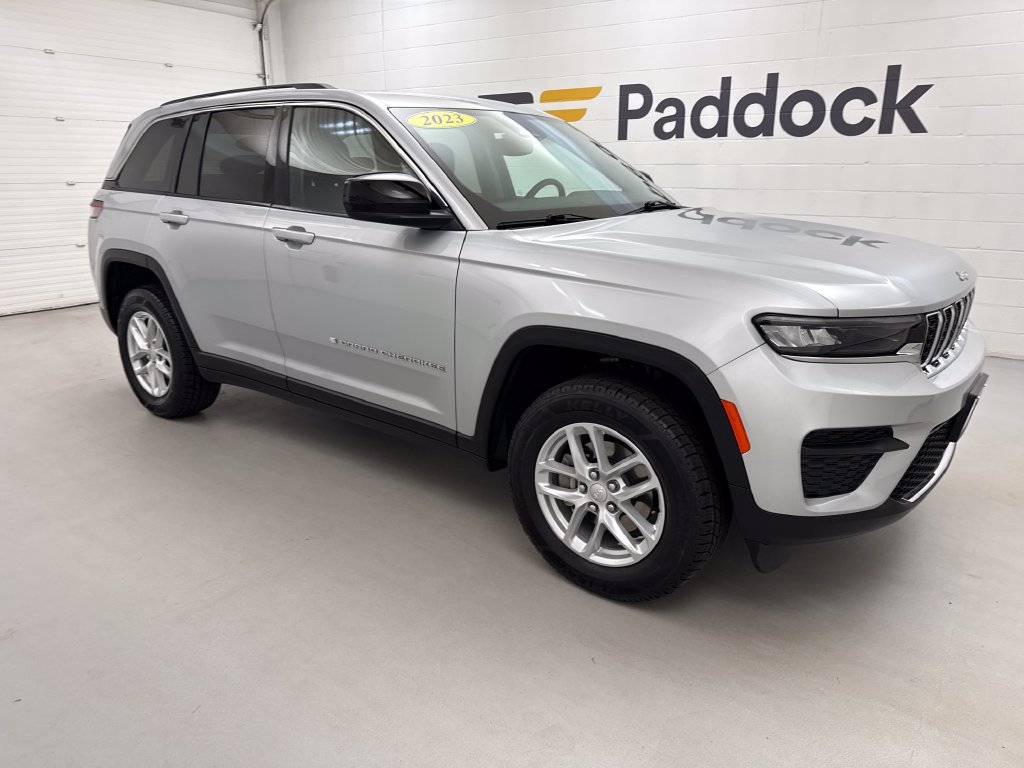 Used 2023 Silver Jeep Laredo image 7