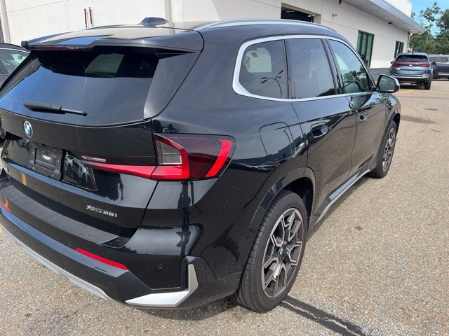 Used 2023 Black Sapphire Metallic BMW xDrive28i image 3